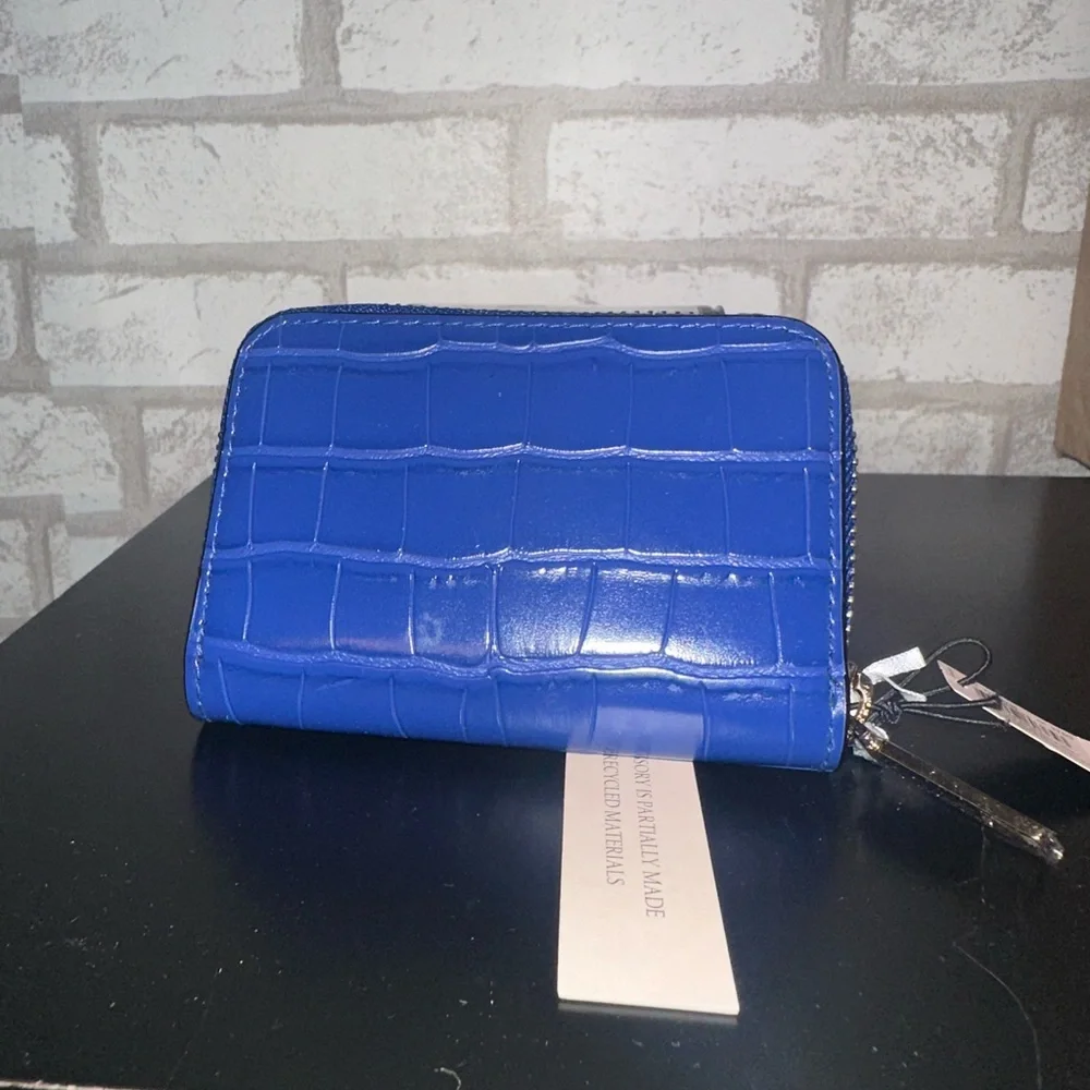 Victoria’s Secret Croc Embossed Blue Zip Wallet NWT - Picture 3 of 4
